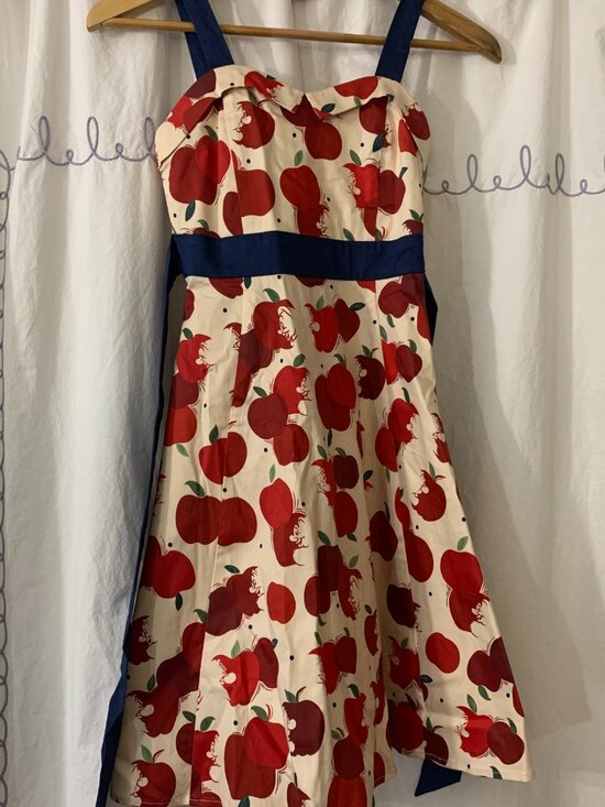 Disney Other - Disney Parks Snow White and the Seven Dwarfs Disney Dress Shop Girls Size Large